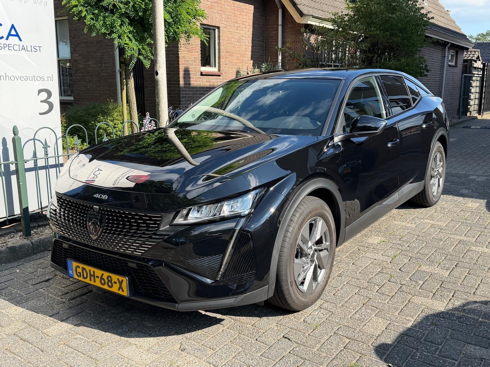Peugeot 408 1.2 Hybrid 145 e-DCS6 Allure Airco-Ecc/Camera/Au, Gebruikt, 1199 cc, Leder en Stof, Zwart