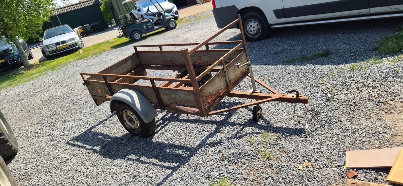Oude aanhangwagen - opknapper, Ophalen