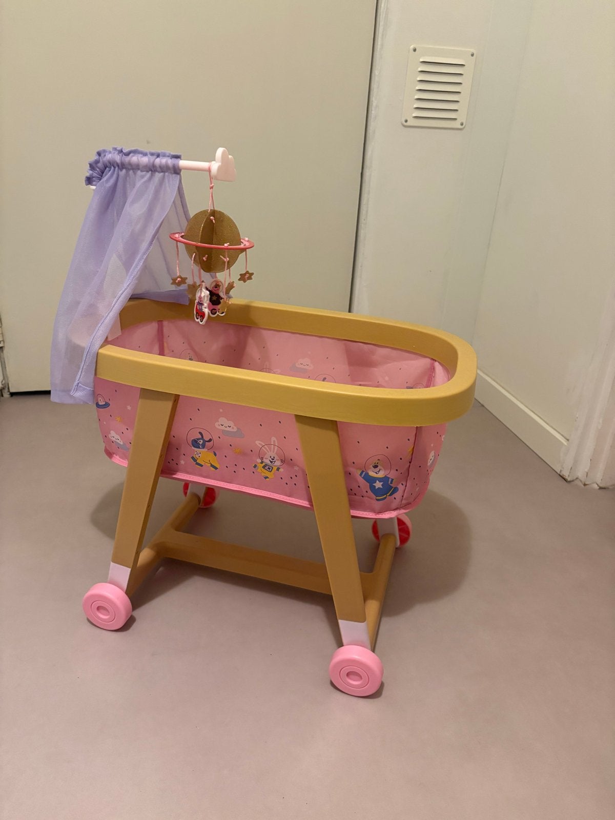 Baby Born wieg met mobiel en wieltjes, Ophalen, Gebruikt, Overige typen, Met wieltjes