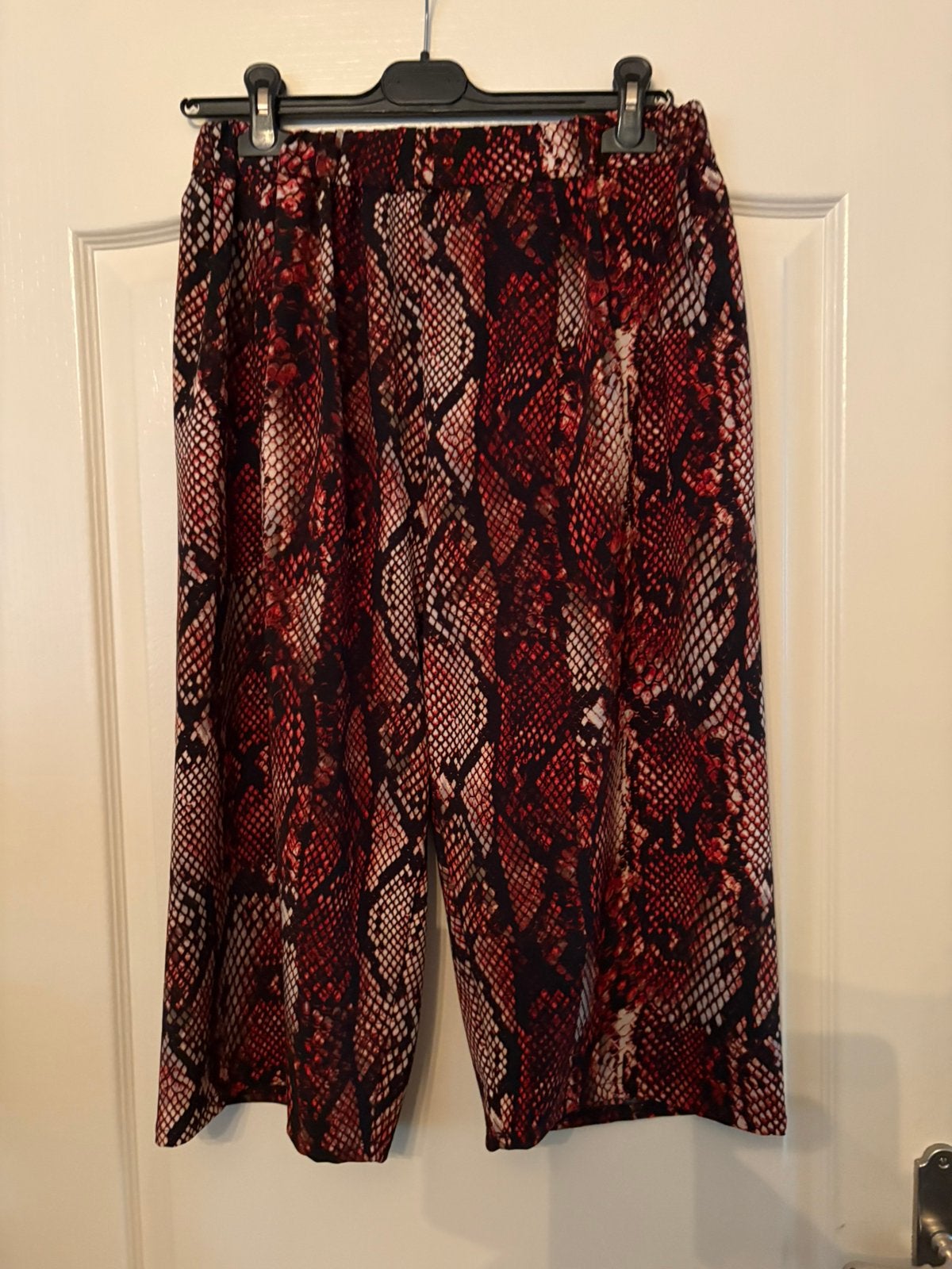 Weekendknaller 3/4 broek 52/54 travelstof zwart tijgerprint, Kleding | Dames, Grote Maten, Ophalen of Verzenden, Nieuw, Zwart