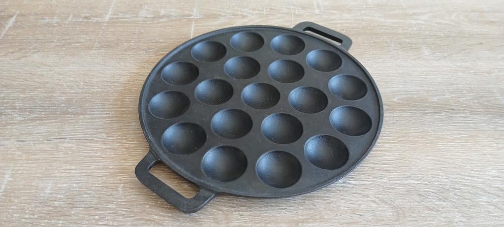 Gietijzeren poffertjespan poffertjes pan gietijzer, Ophalen of Verzenden, Zo goed als nieuw, Gietijzer, Overige typen