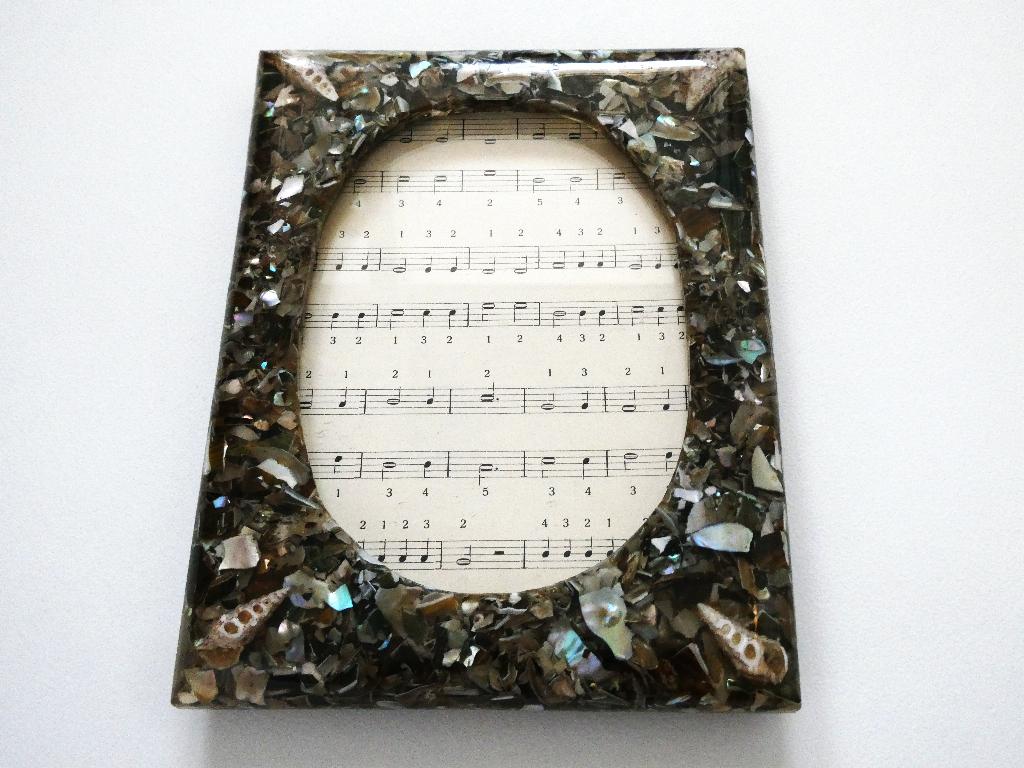 Een fotolijst met schelpen ingesloten in kunsthars lijst, Ophalen of Verzenden