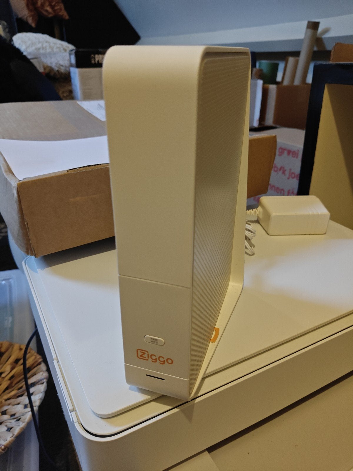 Ziggo Connectbox CH7465LG-ZG Modem Router, Computers en Software, Ophalen, Zo goed als nieuw, Router met modem, Ziggo