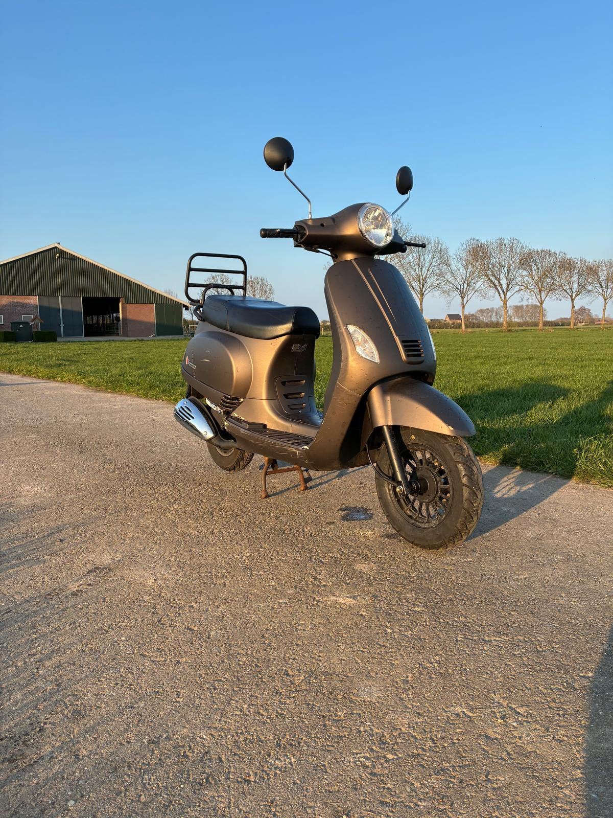 Senzo riva de lux scooter, geel kenteken, Fietsen en Brommers, Scooters | Overige merken, Ophalen, Maximaal 45 km/u, Zo goed als nieuw