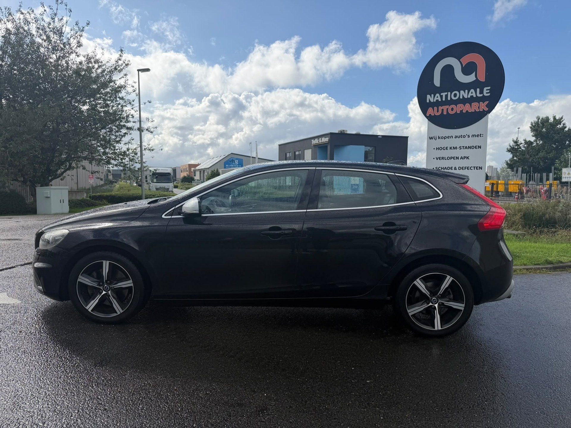 Volvo V40 2.0 D4 R-Design Business | 2014 | Diesel | Handges, Auto's, Voorwielaandrijving, Euro 5, Gebruikt, Zwart