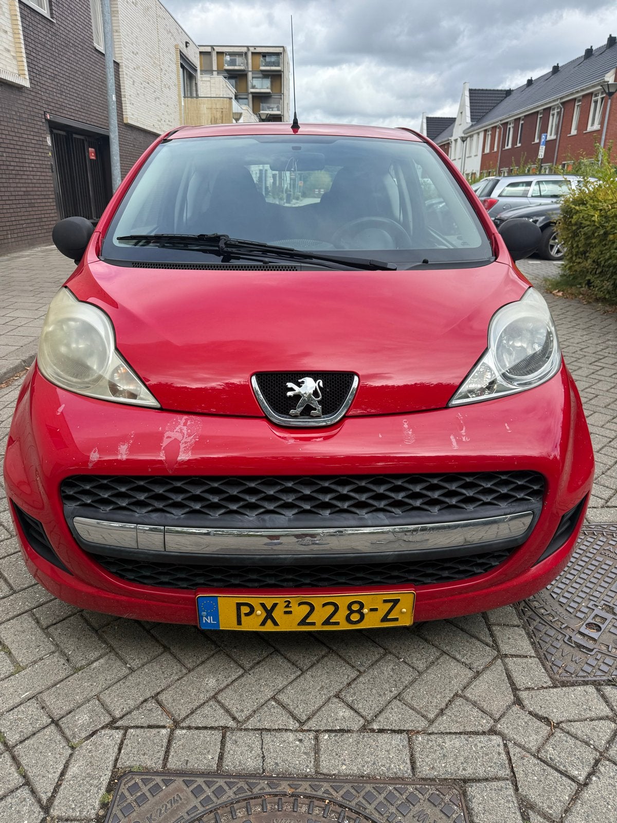 Peugeot 107 1.0 12V 3DR 2009 Rood, Auto's, Peugeot, Voorwielaandrijving, 4 stoelen, 68 pk, Handgeschakeld