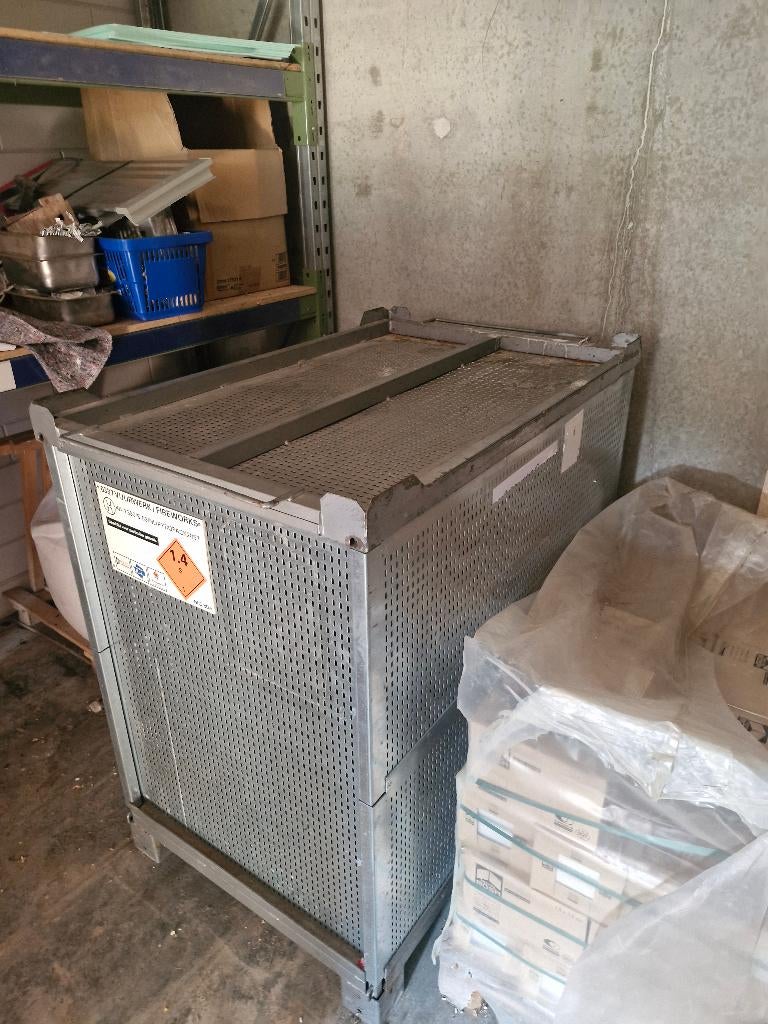 Pyrocontainer, Ophalen, Zo goed als nieuw, Metaal, Containerberging