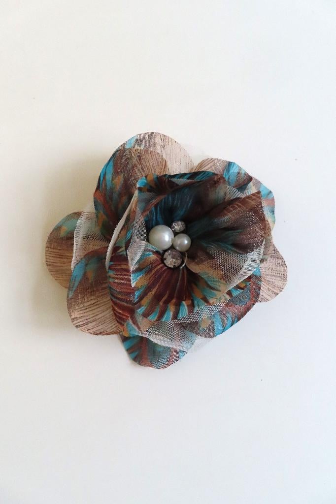Bloemcorsage Turquoise Bruin Creme (4650), 10 cm of meer, Overige materialen, Bruin, Ophalen of Verzenden