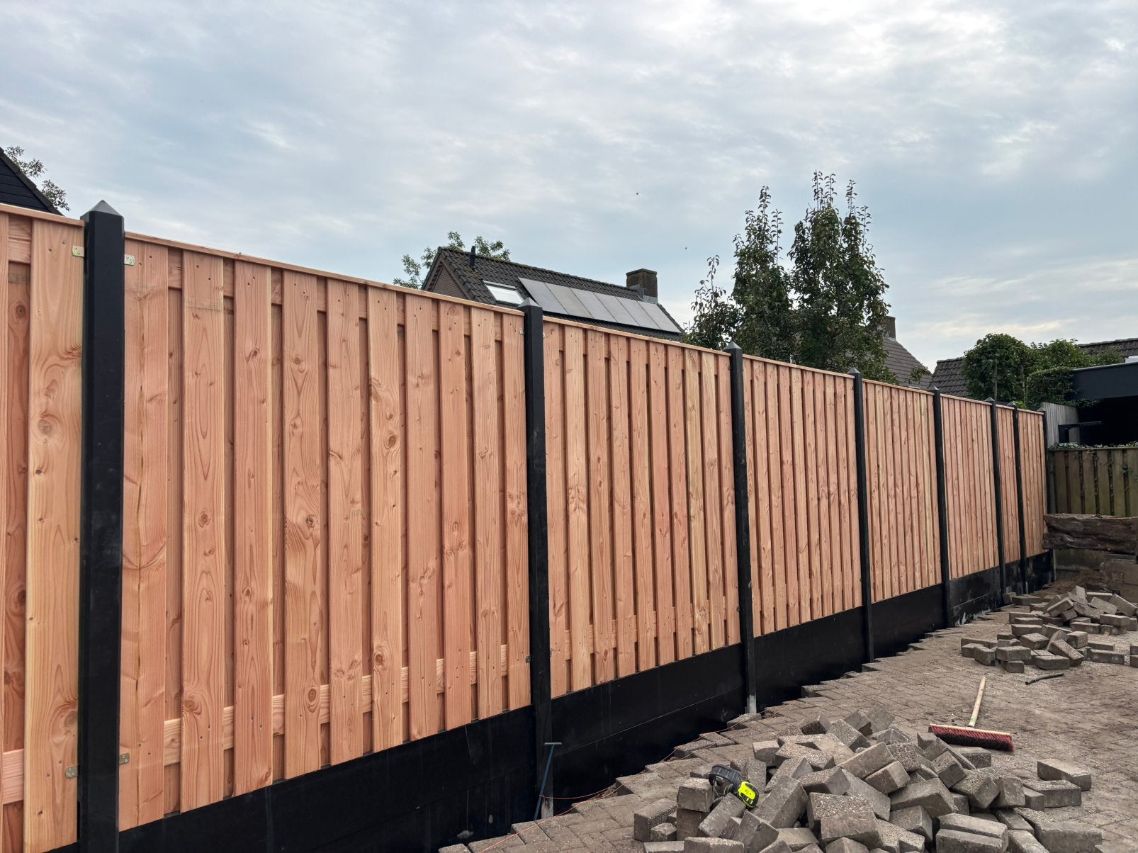 Douglas hout/beton schutting €130 per meter incl. Montage, Ophalen, 1 tot 2 meter, 6 meter of meer, Zo goed als nieuw