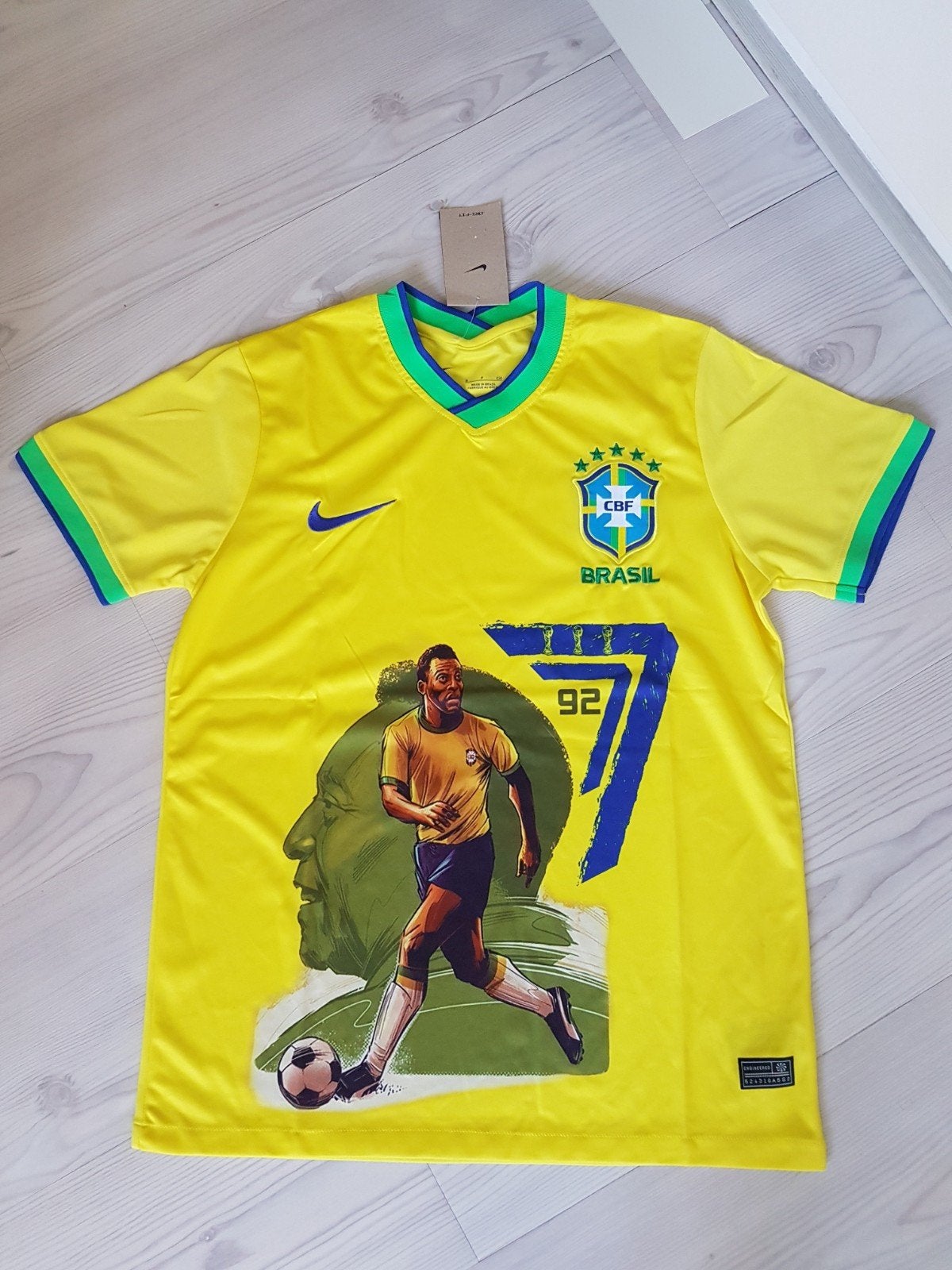 Brazilië Pele heren voetbalshirt in size small, Ophalen of Verzenden, Zo goed als nieuw, Shirt