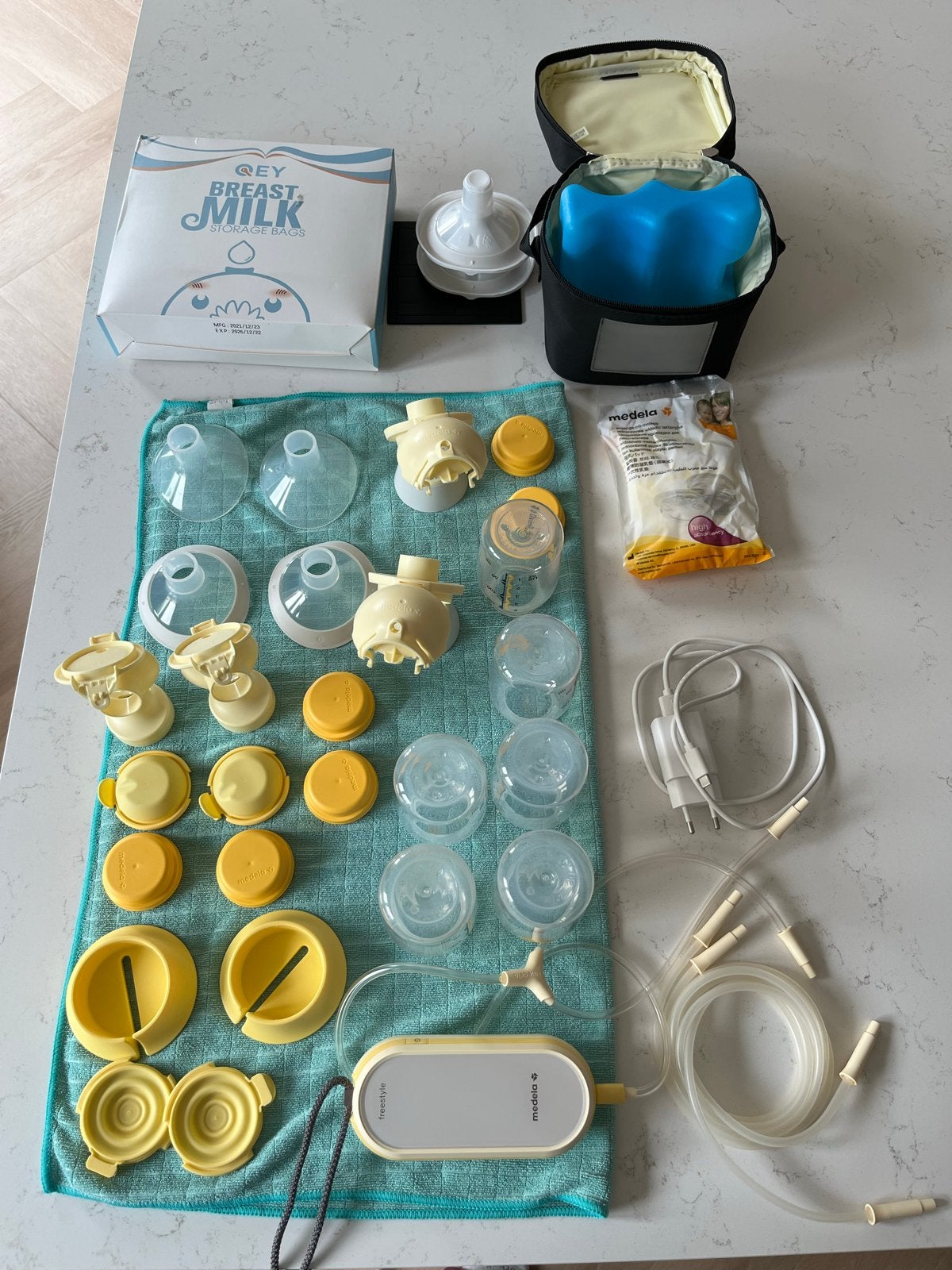 Medela Freestyle Borstkolf Set met Accessoires, Ophalen of Verzenden, Gebruikt