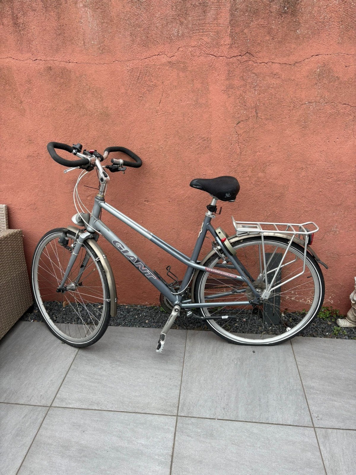 Giant damesfiets met 27 versnellingen - onderhoud nodig, Fietsen en Brommers, Fietsen | Dames | Damesfietsen, Ophalen, Gebruikt