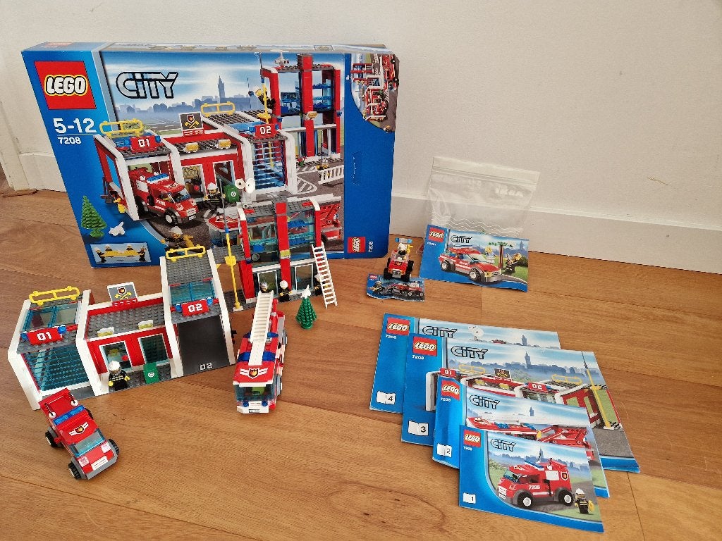 Lego City Brandweerkazerne 7208 met 2 extra sets, Kinderen en Baby's, Lego, Ophalen of Verzenden, Inclusief extra onderdelen, Complete set