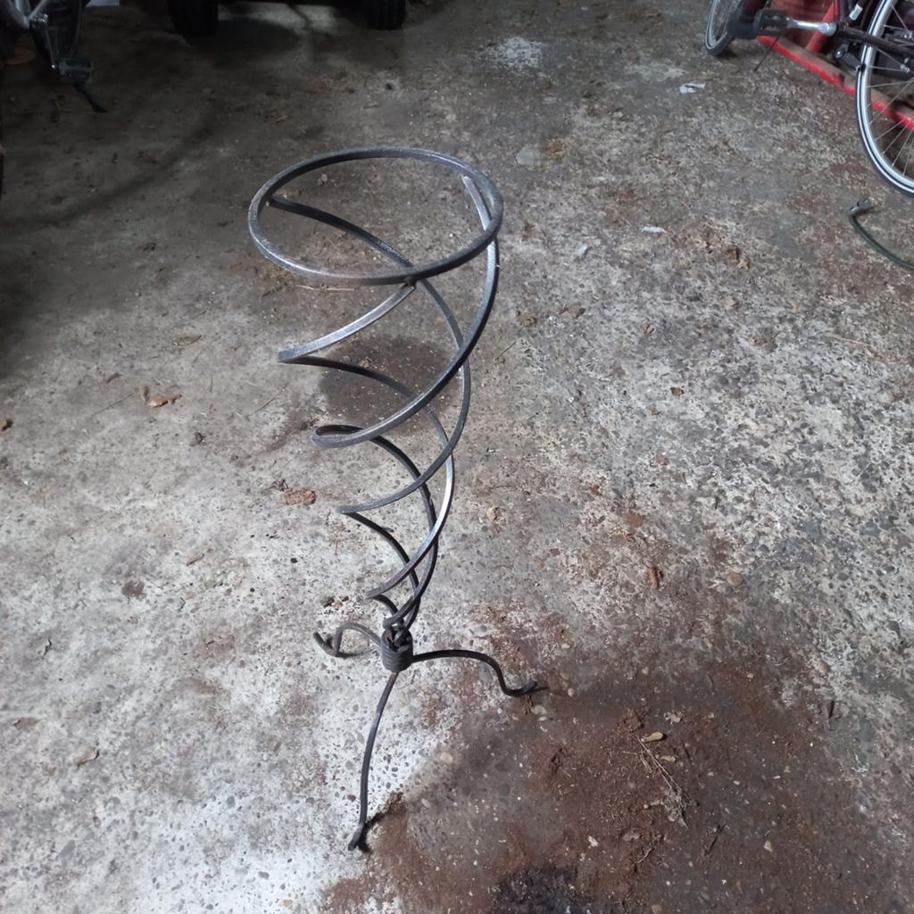 Metalen plantenstandaard spiraalvormig, Ophalen of Verzenden, Metaal, Industrieel, Gebruikt