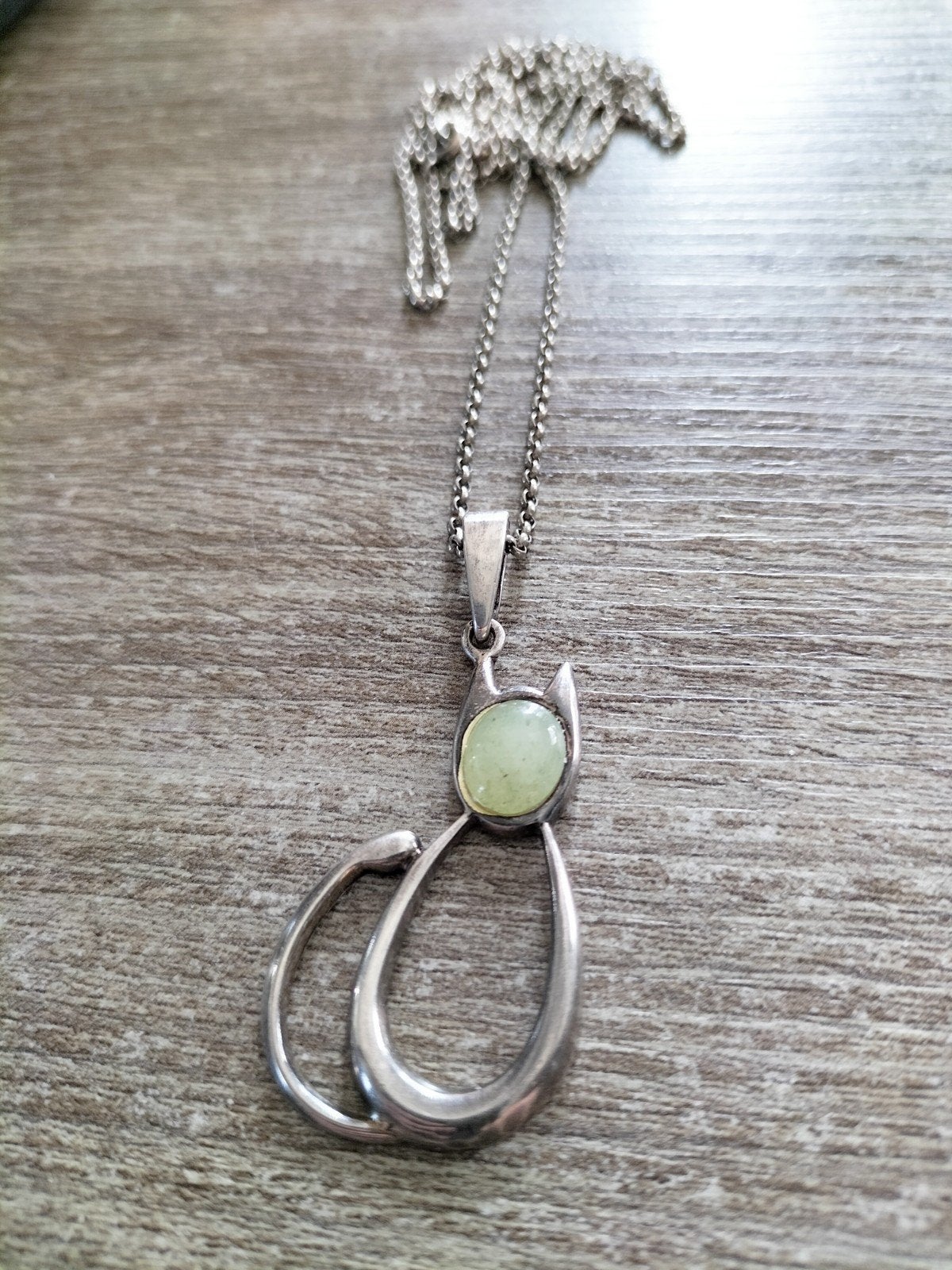 Zilveren Kat Hanger met Groene Jade steen., Sieraden, Tassen en Uiterlijk, Antieke sieraden, Verzenden, Zilver, Hanger, Met edelsteen
