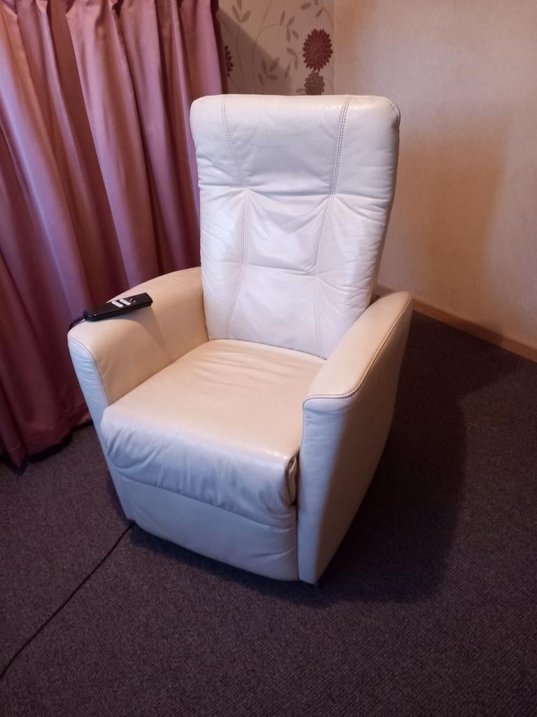 Elektrische relaxstoel van echt leer, Huis en Inrichting, Fauteuils, Ophalen of Verzenden, Gebruikt, Leer