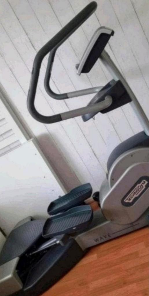 SNEL AFVALLEN! Technogym Wave. Dynamo. KRACHT EN CARDIO, Ophalen, Zo goed als nieuw, Crosstrainer