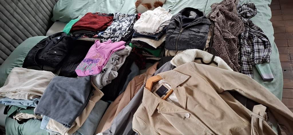 Groot kledingpakket: dames, heren, kinderen (400+ stuks), Ophalen, Zo goed als nieuw