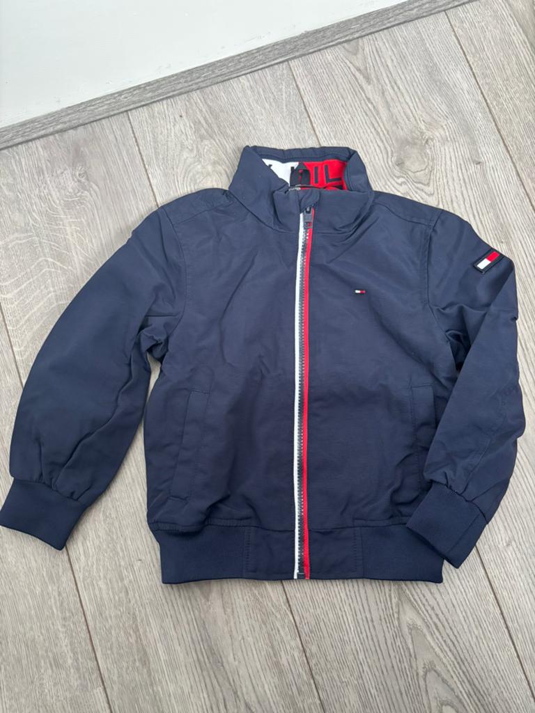 Tommy Hilfiger Jas Maat 104, Kinderen en Baby's, Kinderkleding | Maat 104, Ophalen of Verzenden, Zo goed als nieuw, Jongen, Jas