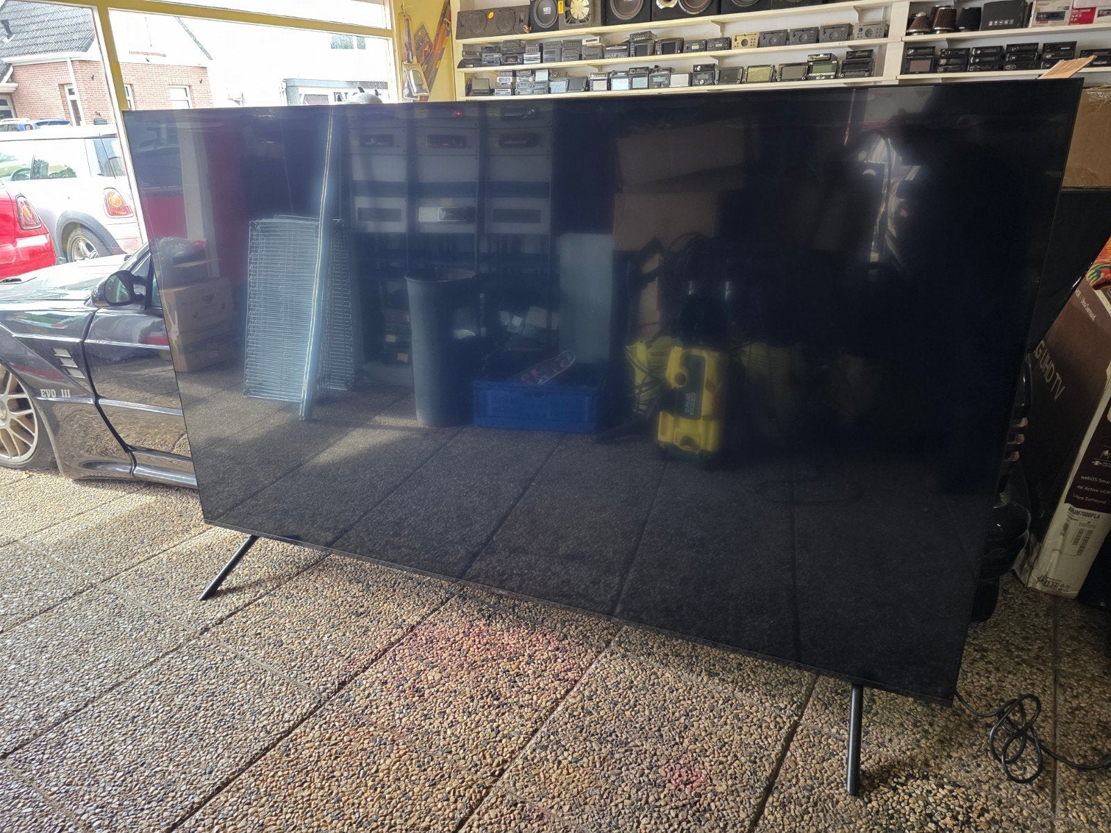 LG 98 inch Super Grote TV met Schade aan het Scherm, Audio, Tv en Foto, Televisies, Ophalen of Verzenden, Niet werkend, 100 cm of meer