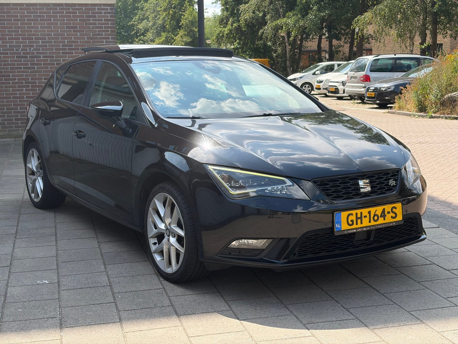 Seat Leon 1.6 TDI / Automaat - PANO - NAP - MOET WEG, Auto's, 1206 kg, Zwart, 4 cilinders, Leon