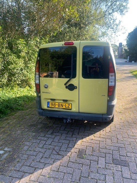 Fiat Doblo 1.9 JTD Cargo 500 2004, Auto's, Voorwielaandrijving, Parkeersensor, Stof, 4 cilinders