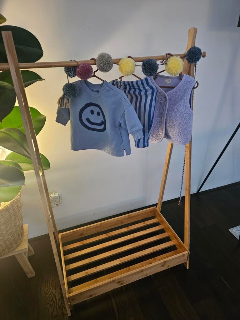 Houten baby kledingrekje – stijlvol & praktisch, Kleding | Dames, Kledingrekken, Ophalen, Zo goed als nieuw