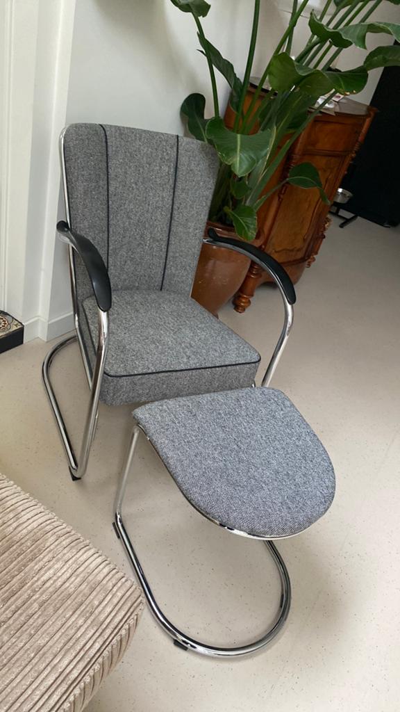 2 Gispen 412, zwart-wit nieuw gestoffeerd met hocker, Ophalen of Verzenden, Zo goed als nieuw, Zwart, Twee