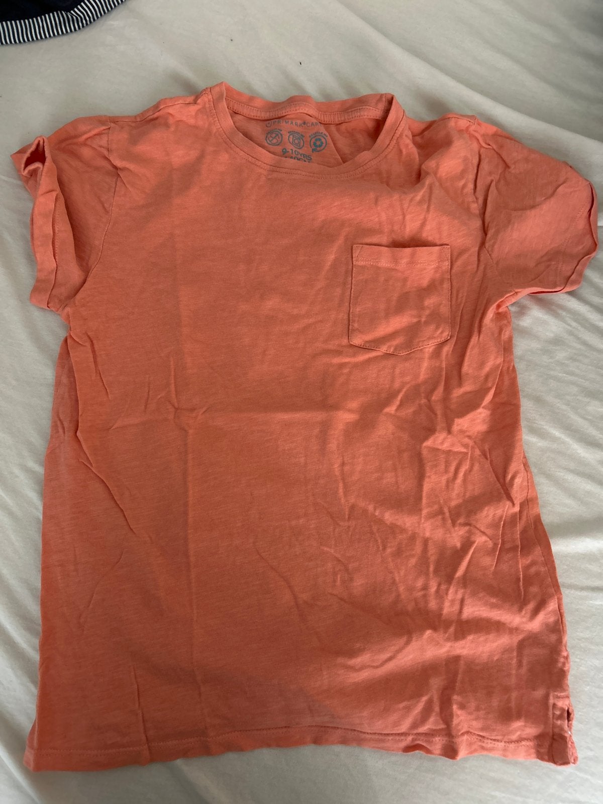 Oranje T-shirt met zakje - Primark (4-7 jaar), Ophalen, Zo goed als nieuw, Jongen of Meisje