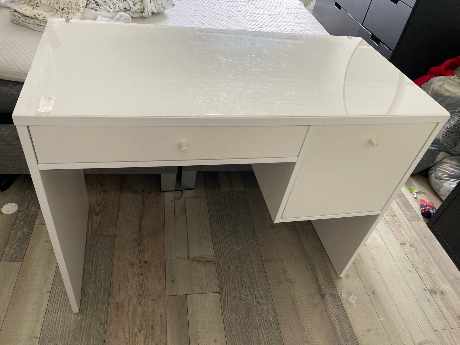 IKEA Micke bureau met glasplaat, Huis en Inrichting, Ophalen, Gebruikt, Met lades, IKEA