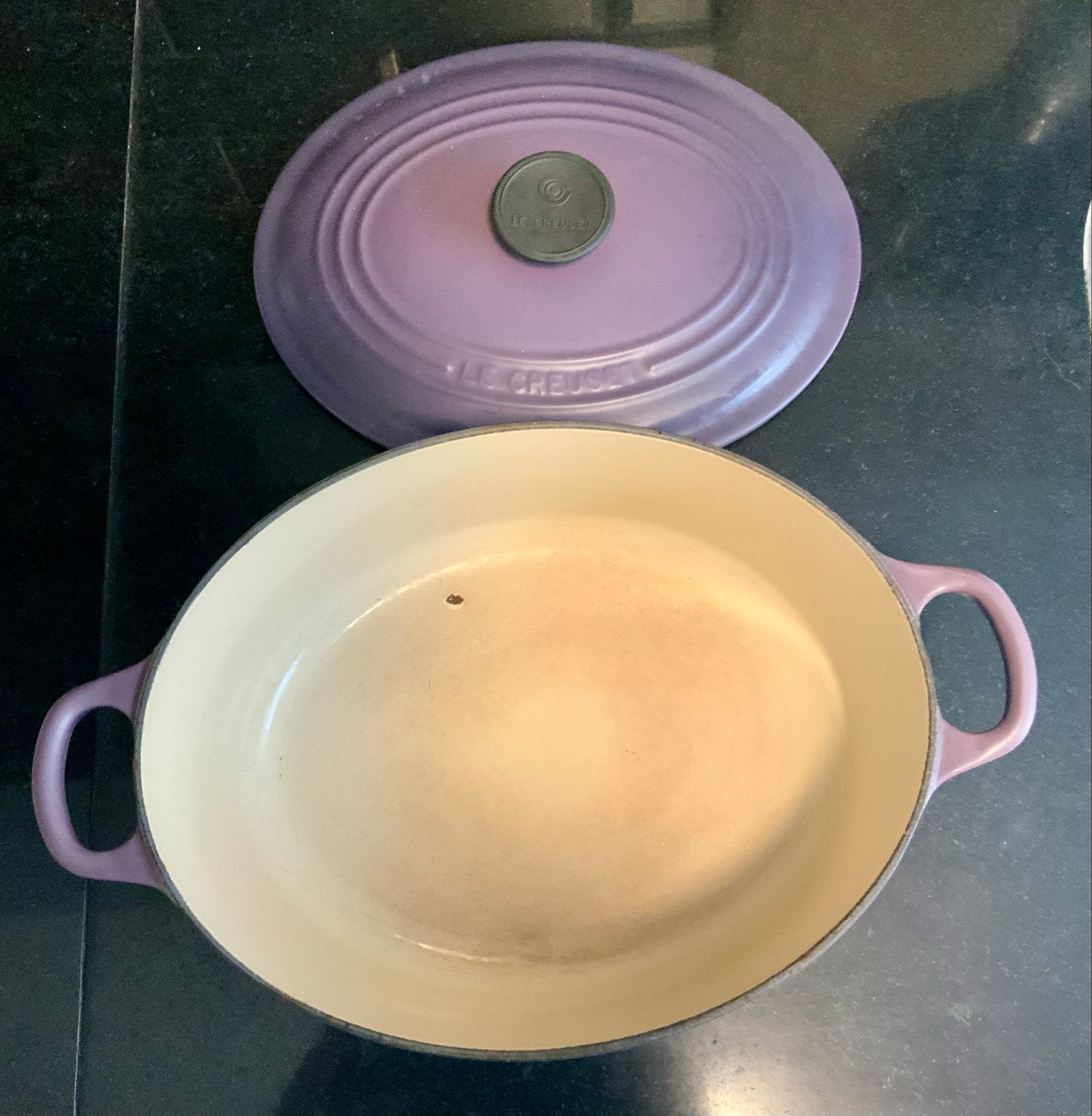 Le Creuset Ovale Braadpan Paars 27x21cm - Speciale Editie, Huis en Inrichting, Keuken | Potten en Pannen, Gebruikt, Met deksel
