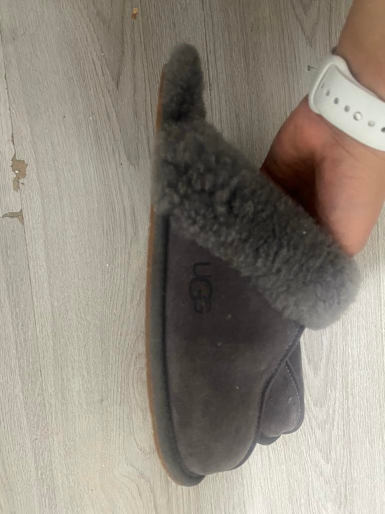 Ugg pantoffels grijs - Maat 41, Ophalen of Verzenden, Gedragen, Grijs, Pantoffels of Sloffen