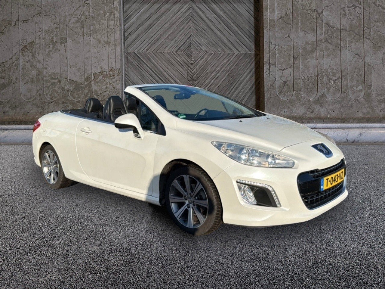 Peugeot 308 CC 1.6 E-HDI Sport 6 maand garantie (bj 2015), Auto's, Peugeot, Voorwielaandrijving, Euro 5, 15 km/l, Gebruikt