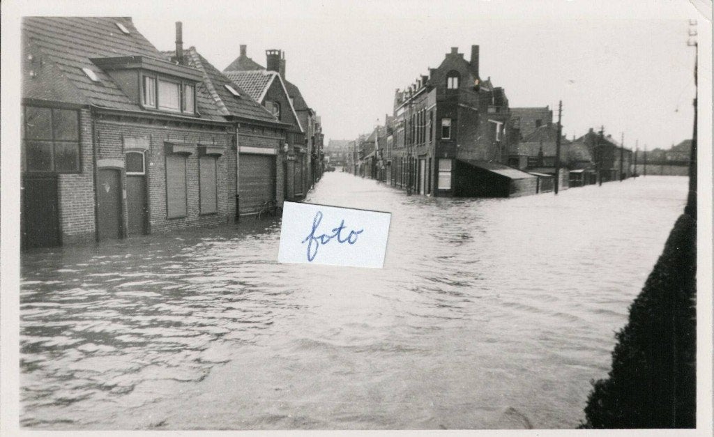 Foto Terneuzen - watersnood 1953, Verzenden, 1940 tot 1960, Zeeland