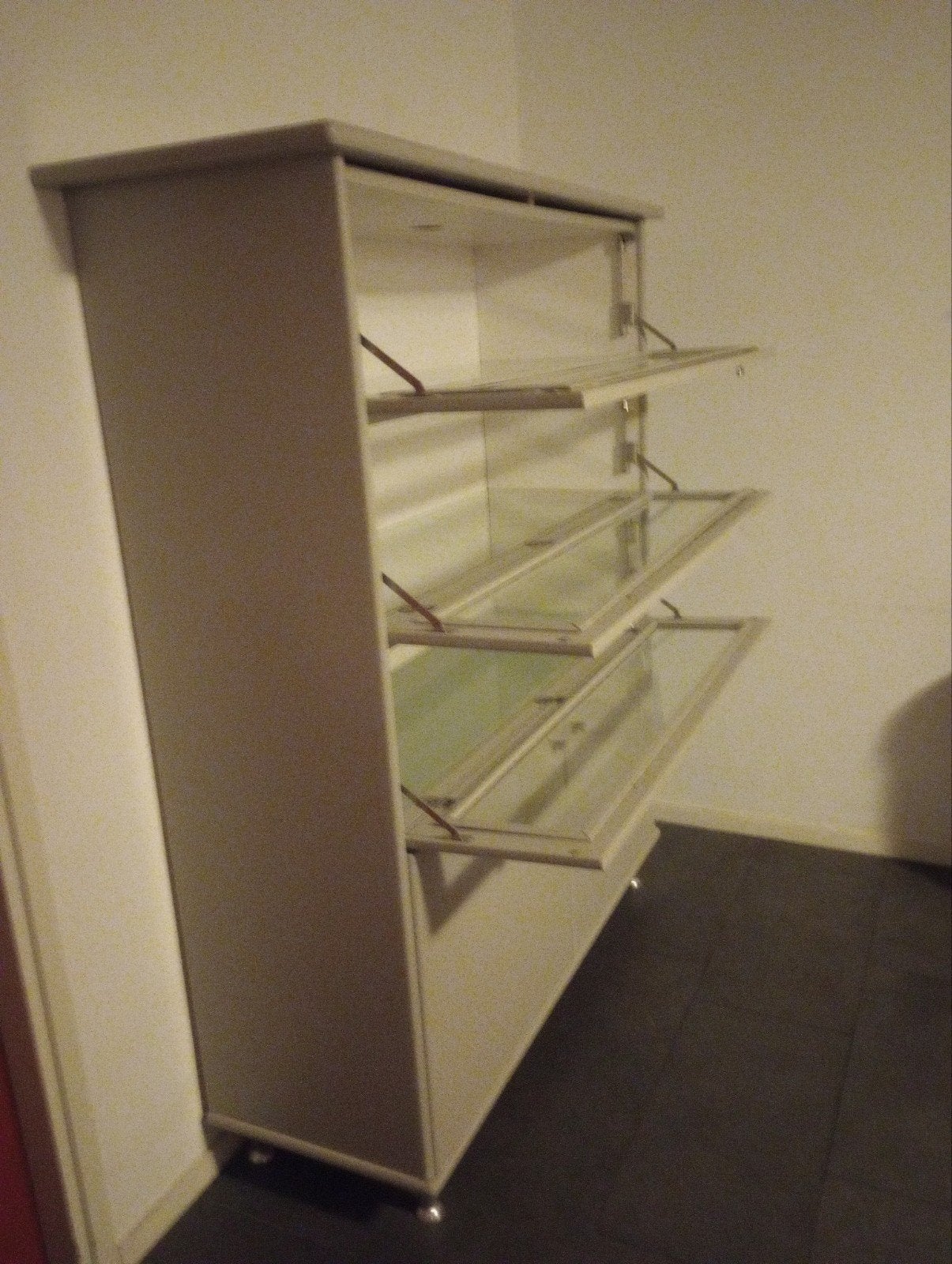Foto 4 van leuke vintage servieskast