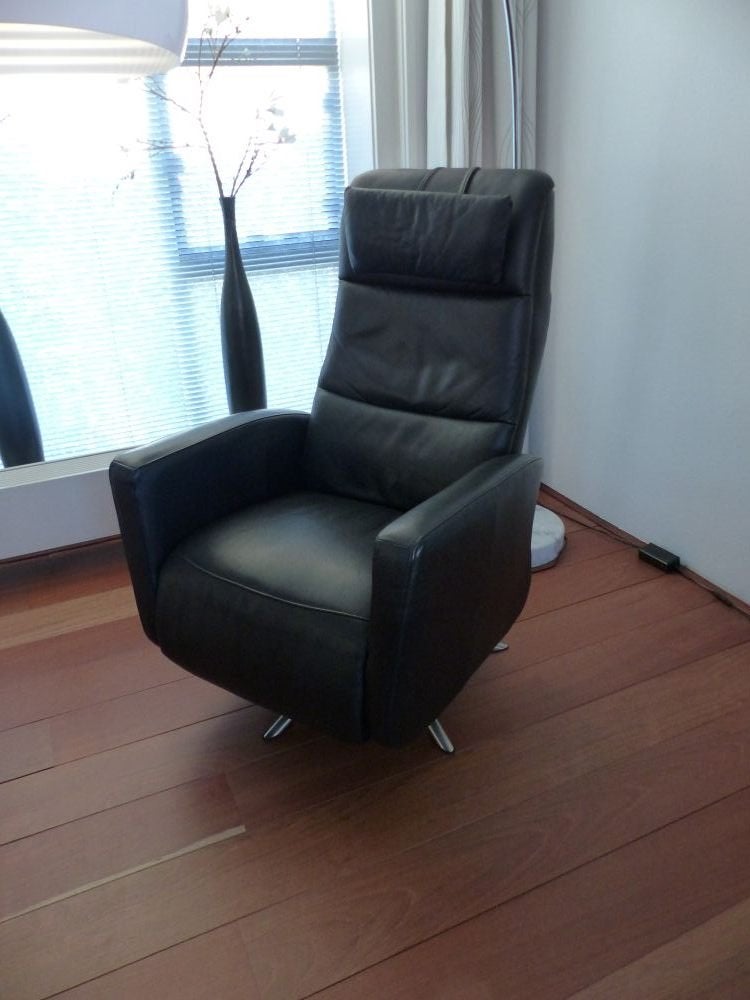 LEDEREN ELEKTRISCHE DRAAI-RELAX-FAUTEUIL, Ophalen, Zo goed als nieuw, Past in de meeste interieurs, 75 tot 100 cm