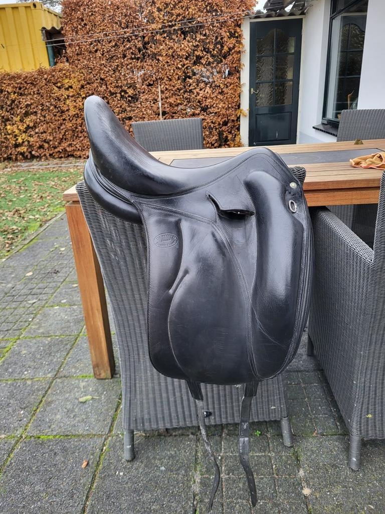 Devoucoux Makila, 17,5 inch, wijde boom, Dieren en Toebehoren, Paarden en Pony's | Zadels, Ophalen of Verzenden, Gebruikt, Dressuur