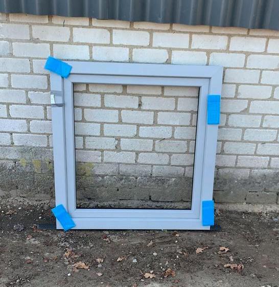 (18) Nieuw kunststof raamkozijn draai kiep zonder glas, Doe-het-zelf en Verbouw, Kunststof, Raamkozijn, Nieuw, 75 tot 150 cm