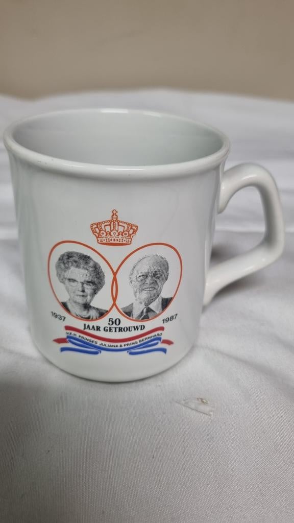 Koningshuis Mok Juliana & Bernhard 50 Jaar Getrouwd, Ophalen of Verzenden, Zo goed als nieuw, Nederland, Servies