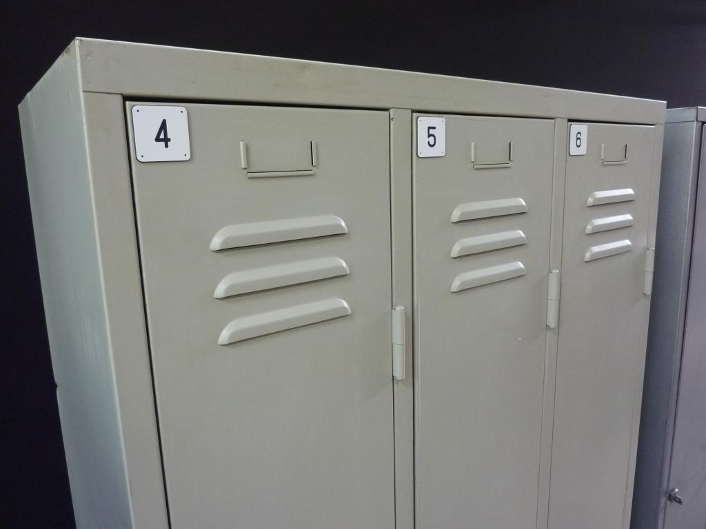Leuke vintage locker / lockerkast / kledinglocker 3-deurs, Gebruikt, Vintage, Ophalen of Verzenden, Nb