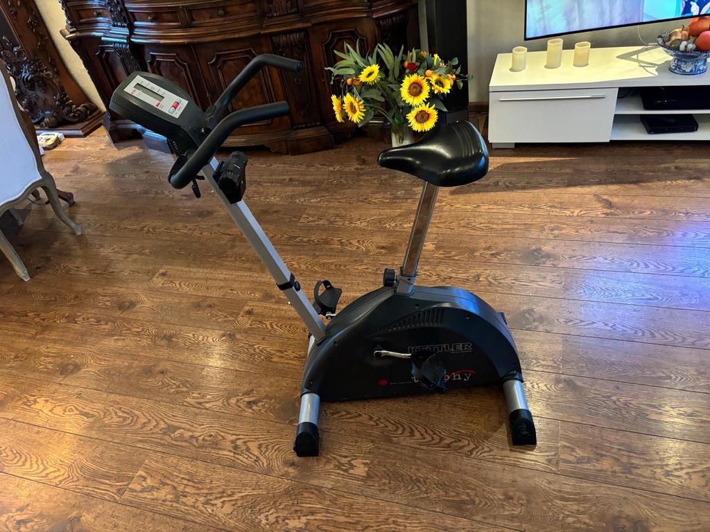 Hometrainer - Perfect voor thuis!, Sport en Fitness, Fitnessapparatuur, Gebruikt, Hometrainer, Benen, Metaal, Ophalen