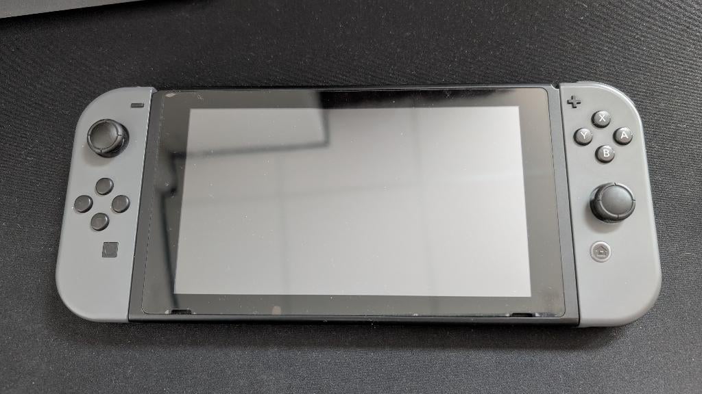 Nintendo switch eerste editie met screen protector, Spelcomputers en Games, Spelcomputers | Nintendo Switch, Ophalen, Gebruikt