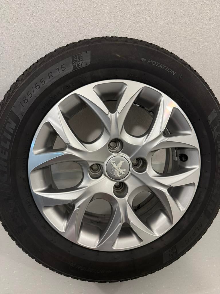 Peugeot Velgen + Mazda2 velgen nieuw staat, Auto-onderdelen, Banden en Velgen, Gebruikt, 15 inch, Banden en Velgen, Personenwagen