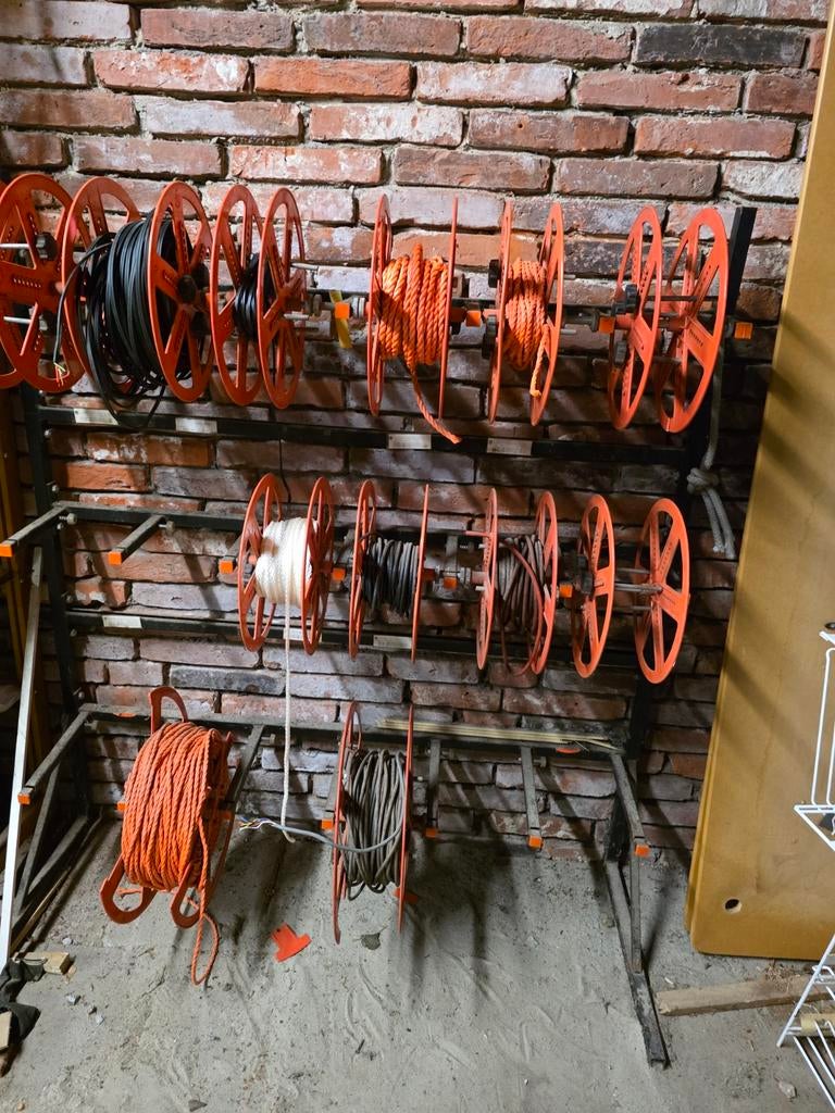 Wandrek met voorraad haspels, Ophalen, Gebruikt, Kabel of Snoer