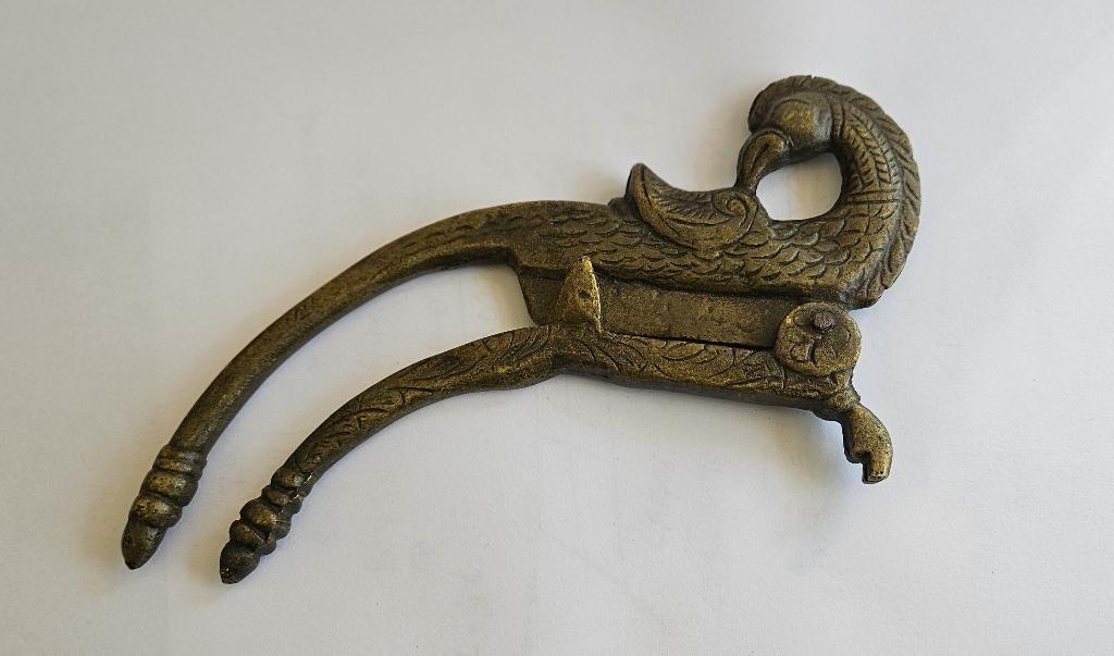 Dit is een Antieke koperen notenkraker, Antiek en Kunst, Antiek | Overige Antiek, Ophalen of Verzenden