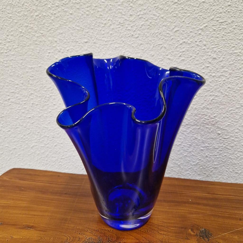 Kobalt blauwe zakdoek vaas blauwe vaas mondgeblazen, Kolibrivintagehal@gmail.com, Aaldertgeertsstraat 43 Olst, Blauw, Kolibri vintage