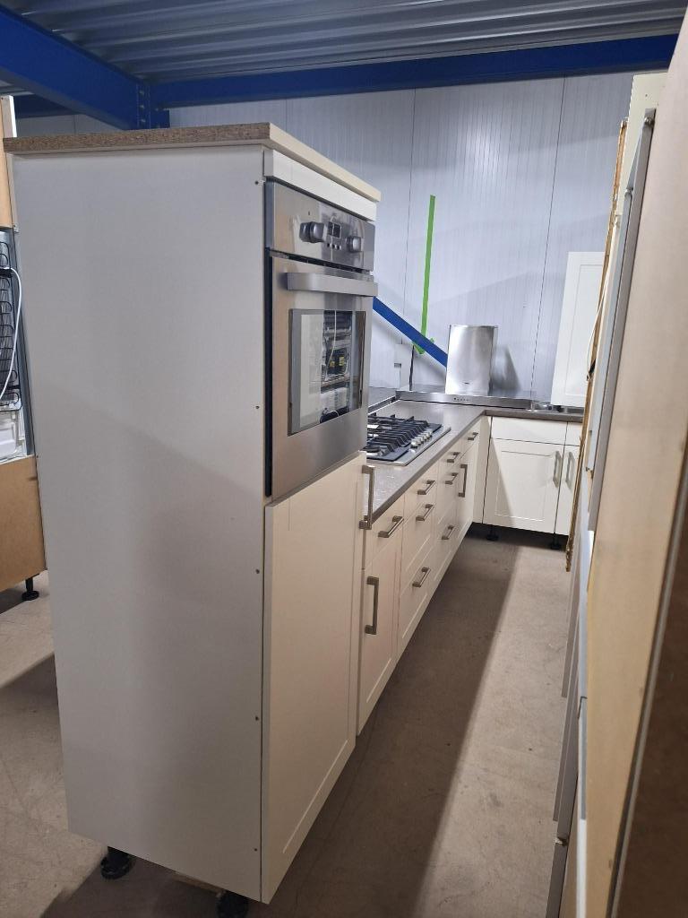 Complete keuken 2836 is nu afgeprijsd van €2999 naar €2299, Ophalen of Verzenden, Zo goed als nieuw, Hoekkeuken, Met kookeiland