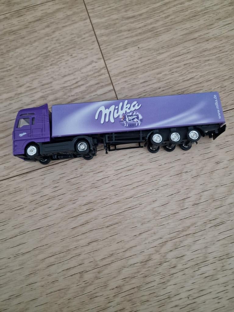 Model vrachtauto MILKA, Ophalen of Verzenden, Bus of Vrachtwagen, Overige merken