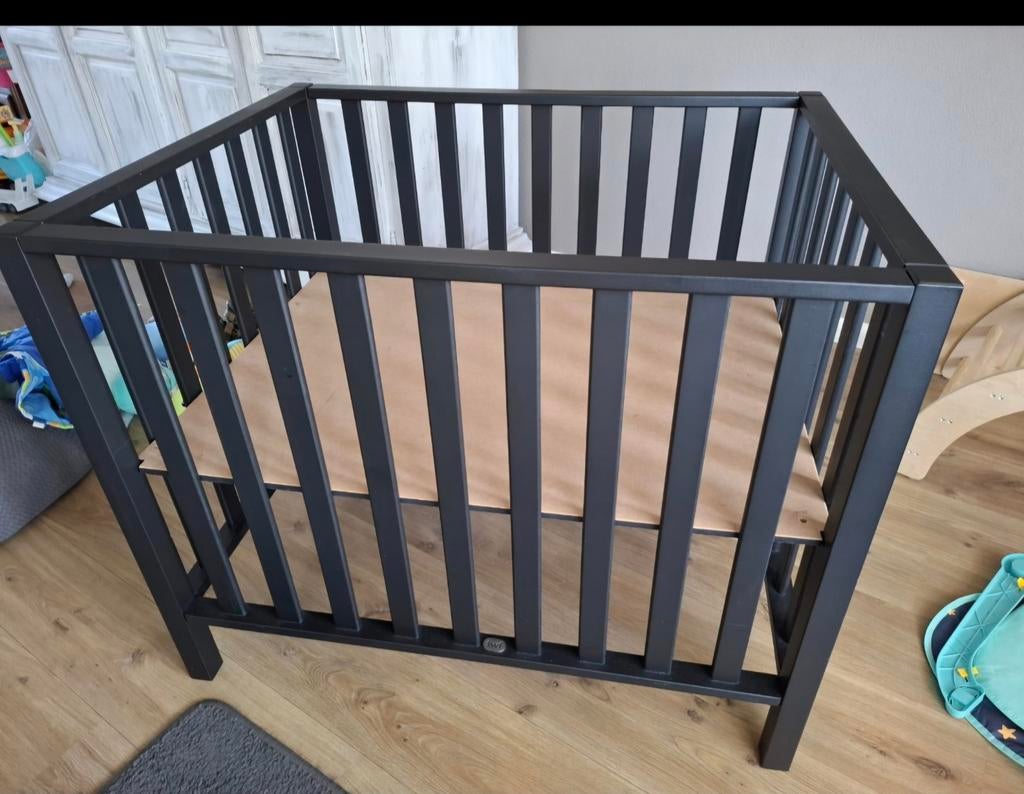 Twf matzwarte box, 2 boxkleden, 1 muziekmobiel playgro, Ophalen, Zo goed als nieuw, Rond