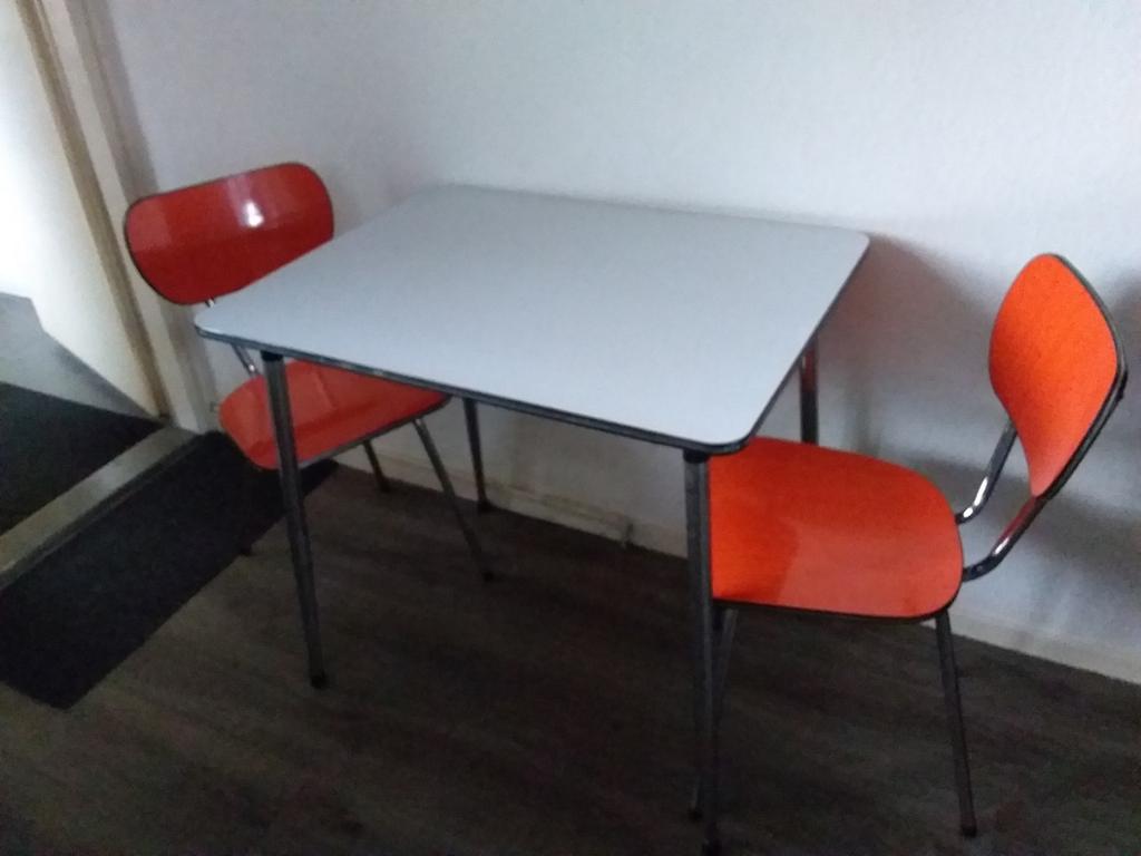 Retro Eettafel met 2 Stoelen, Ophalen of Verzenden, Huis en Inrichting